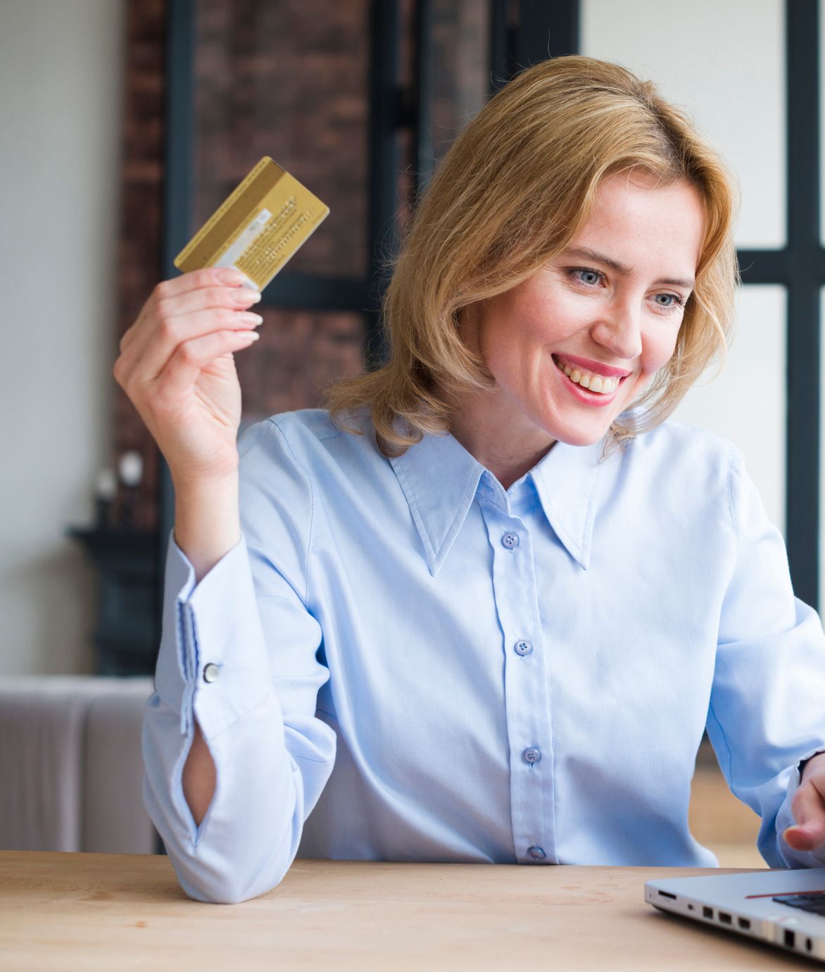woman with credit card